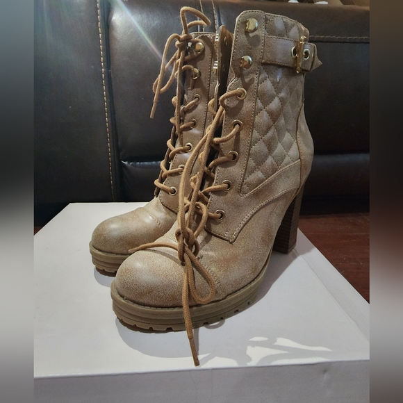 Boots - Picture 2 of 4